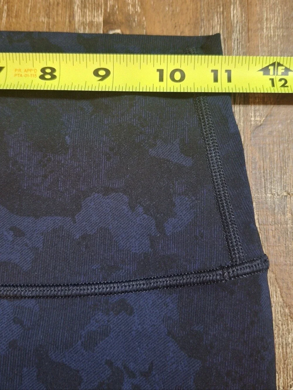 Lululemon Capri Leggings Womens Size 4 Athletic Workout‎ Black/Blue Logo